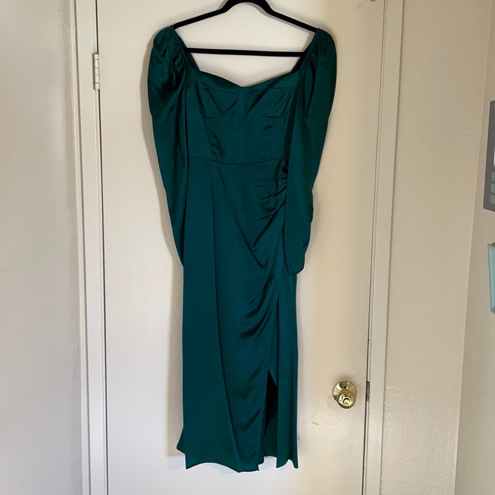 REFORMATION! Super sustainably made in LA, emerald green midi dress. GORGEOUS!